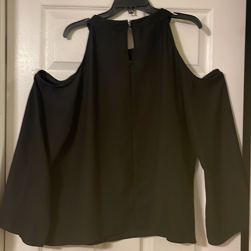 Thalia Sodi -  Black Cold Shoulder with Floral Embroidery Top - Size XXL - Picture 3 of 6